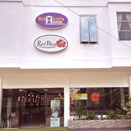 Richard'S Home 坤甸 外观 照片